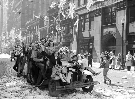 A photo of a 1945-era American street scene