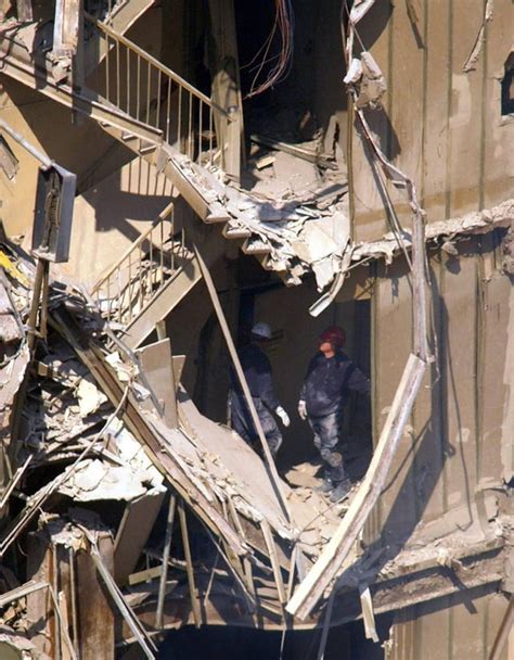 9/11 stairwell blocked by debris