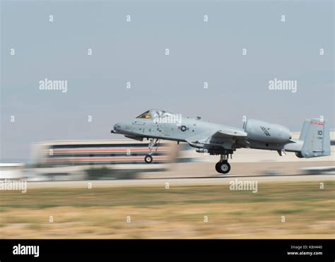 A-10 Thunderbolt II landing