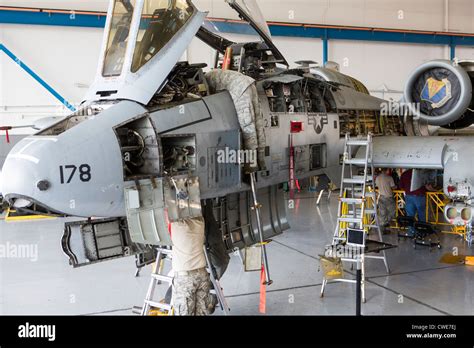 A-10 Thunderbolt Maintenance