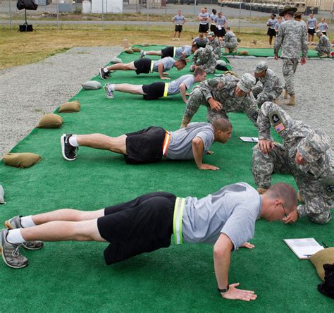 Soldiers in training for the APFT