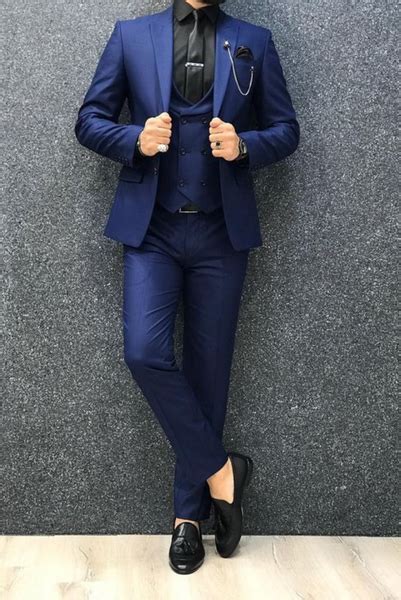 Accessories for a Navy Blue Suit