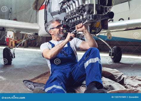 Airplane Mechanic repair