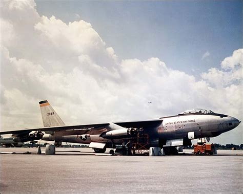 B-47E Stratojet maintenance