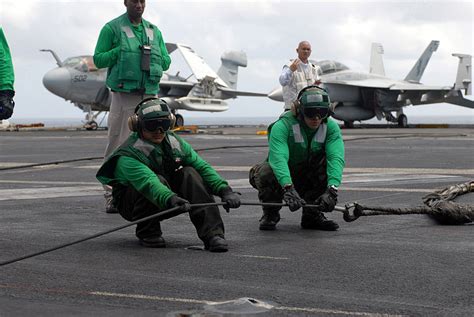 B-52 Stratofortress arresting gear