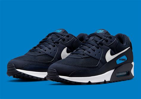 Benefits of Navy Blue Air Max Sneakers