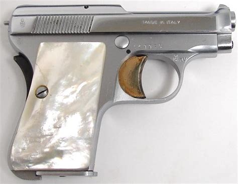 Beretta 418, Bond's first gun