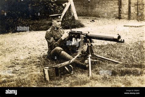 British soldiers with the Vickers machine gun