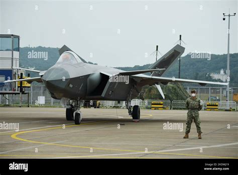 Chengdu J-20 Stealth Fighter Gallery 8