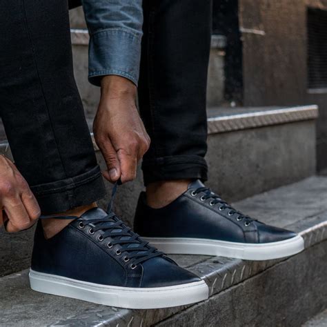 How to Choose the Perfect Pair of Navy Blue Sneakers