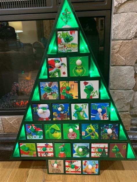 Customizing Grinch Advent Calendar