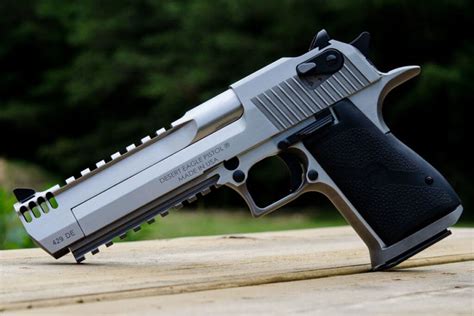 Desert Eagle 44 Magnum Handgun Image Gallery