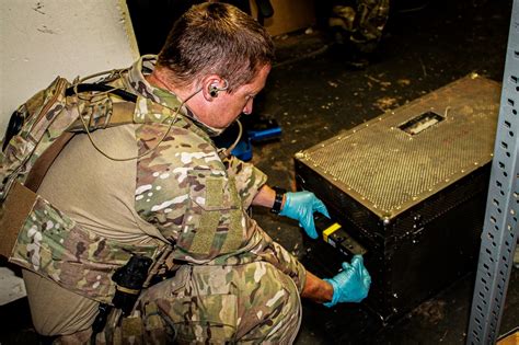 EOD Technicians in training