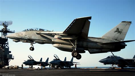 F-14 Tomcat landing