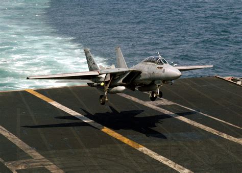 F-14 Tomcat landing