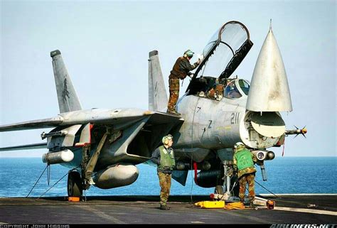 F-14 Tomcat maintenance crew