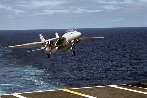 F-14 Tomcat arresting