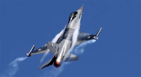 F-16 climbing at high rate