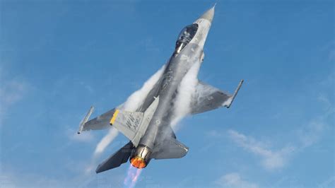 F-16 climbing