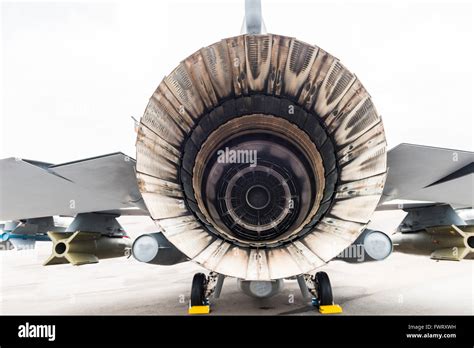 The Role of the F-16's Engine in Achieving Top Speed