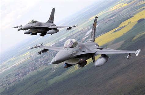 F-16 Jets flying in formation