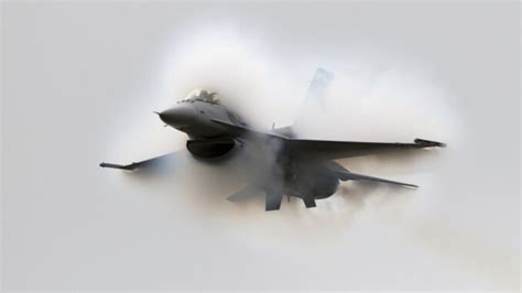 F-16 flying supersonic