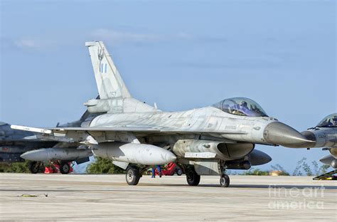 F-16 taxiing