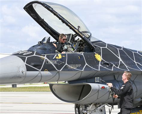 F-16 Viper Demo Team Maintenance