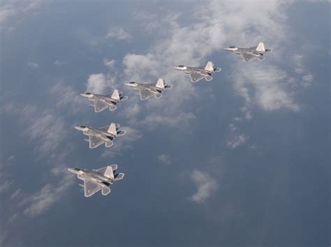 F-22 Raptor formation