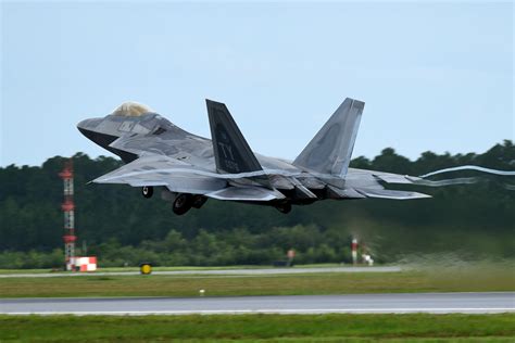 F-22 Raptor takeoff