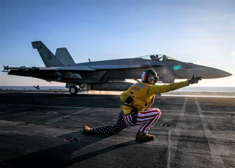 F18 Super Hornet Communications