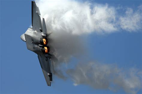 fighter jet turning