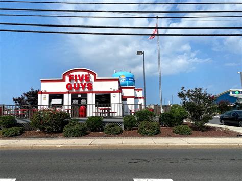 Five Guys on Military Highway