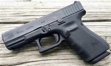 Glock 19 Gen 4 pros and cons