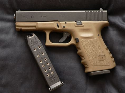 Glock 19 pistol