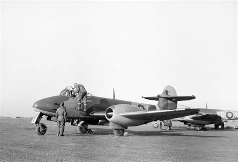 Gloster Meteor Mk I in flight