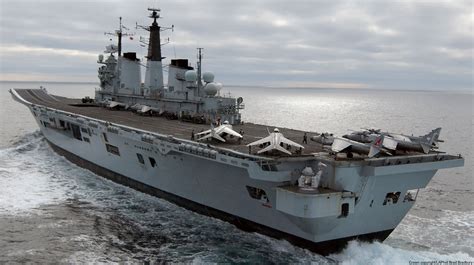 HMS Invincible (R05)