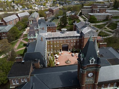 Holy Cross Academic Calendar and Student Life