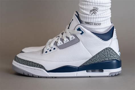 Jordan 3 Midnight Navy Image 5