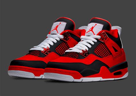 Jordan 4 Red Black Sneaker