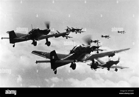 Ju 87 Stuka Formation Flying