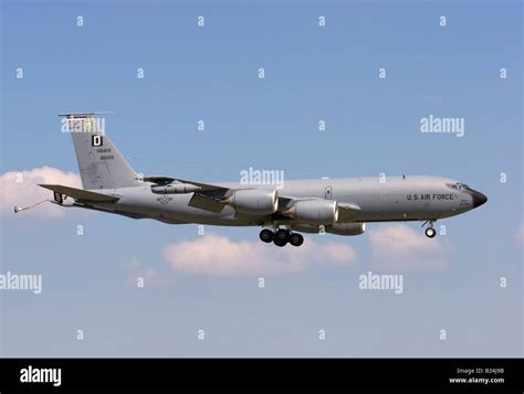 KC-135 Stratotanker landing