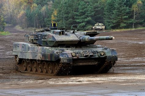 Leopard 2 Tank Loading