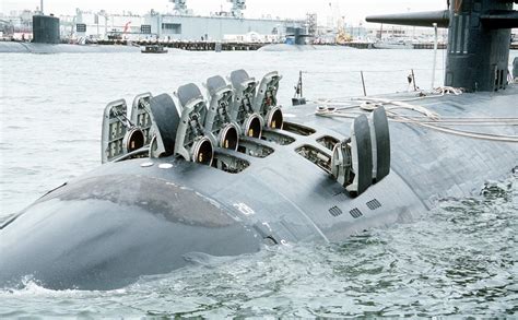 Los Angeles-class submarine image 2