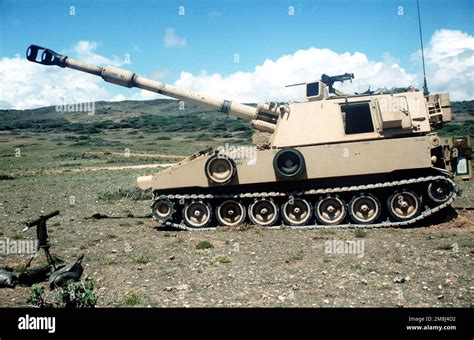 US Marine Corps M109 Paladin Self-Propelled Howitzer