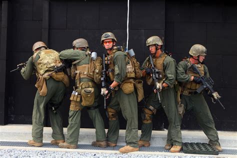 Marine Corps Recon operators