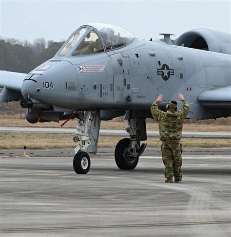 Maryland Air National Guard personnel in a meeting