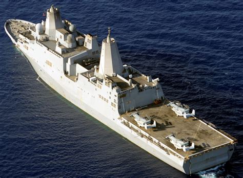 USS Mesa Verde (LPD 19) underway in the Atlantic Ocean