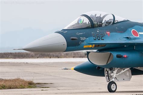 Mitsubishi F-2 in flight