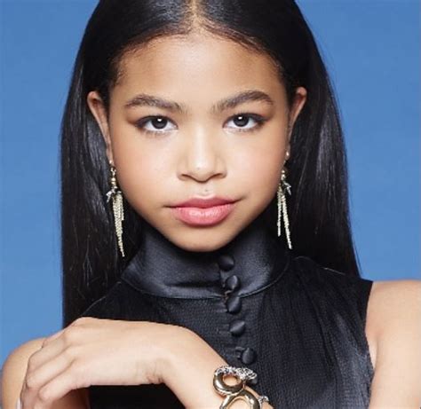 Navia Robinson Early Life